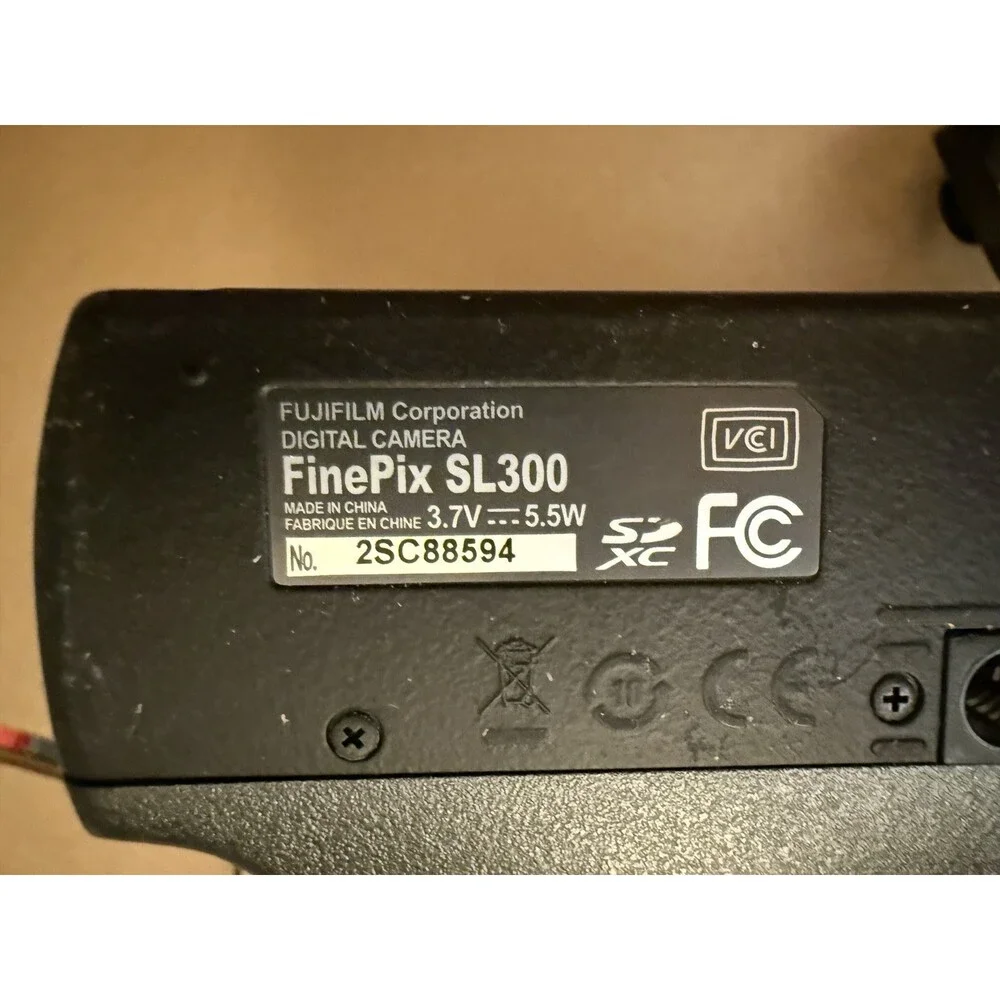 FUJIFILM FinePix SL300 14MP 30x Zoom Camera Tested Battery Charger SD Card